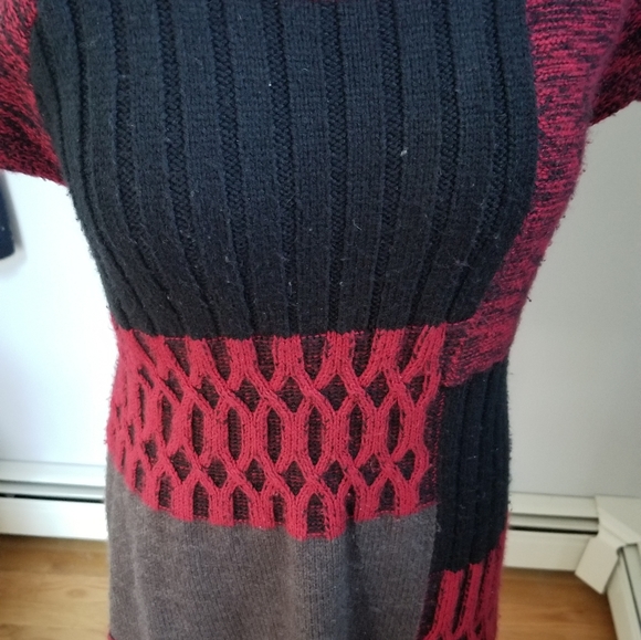 $5⭐️ Short Sleeved Red Sweater Dress - Picture 4 of 6